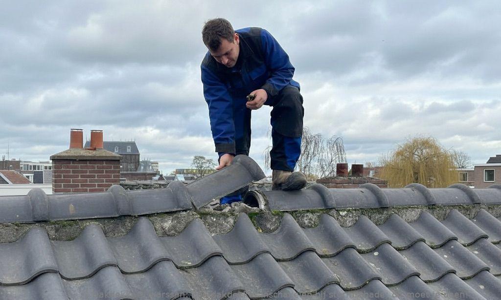 Een dakdekker inschakelen bij stormschade: dit moet je doen!